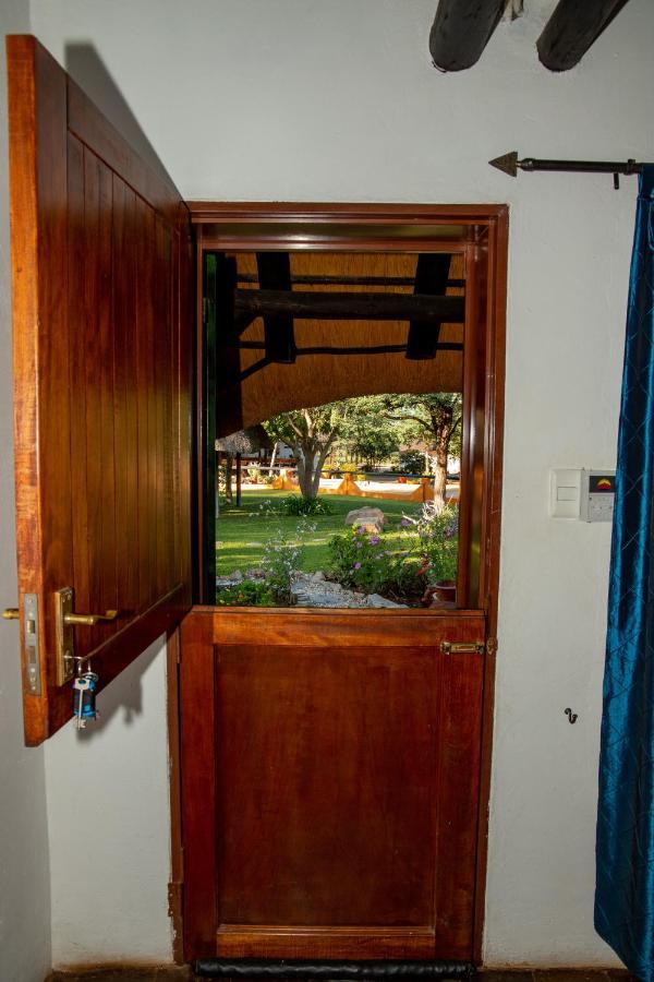 Lion's Den Guesthouse Otjiwarongo Eksteriør billede